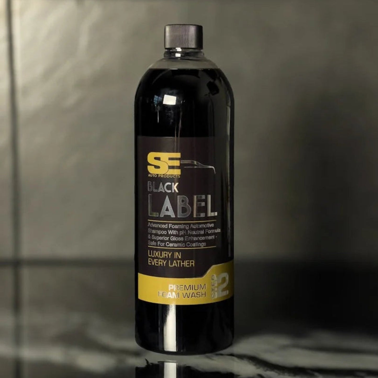 SE Auto Products Black Label premium foam wash bottle, pH-neutral automotive shampoo safe for ceramic coatings and waxed vehicles.